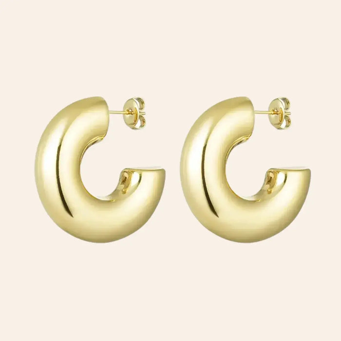 Boucles Vérone en acier inoxydable doré, créoles épaisses au design moderne, présentées seules sur fond neutre.