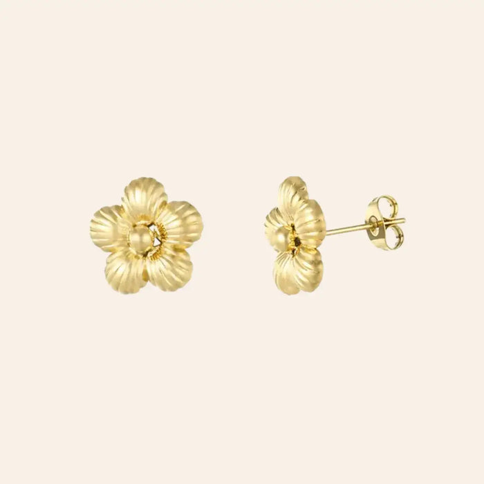 Boucles d’oreilles Florence en acier inoxydable doré, motif floral délicat, symbole de grâce et de féminité, présentées seules sur fond neutre.