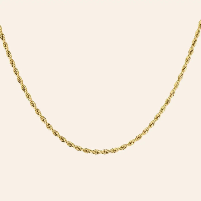 Collier Venise en acier inoxydable doré, chaîne torsadée élégante, ajoutant une touche de raffinement subtil, présenté seul sur fond neutre.