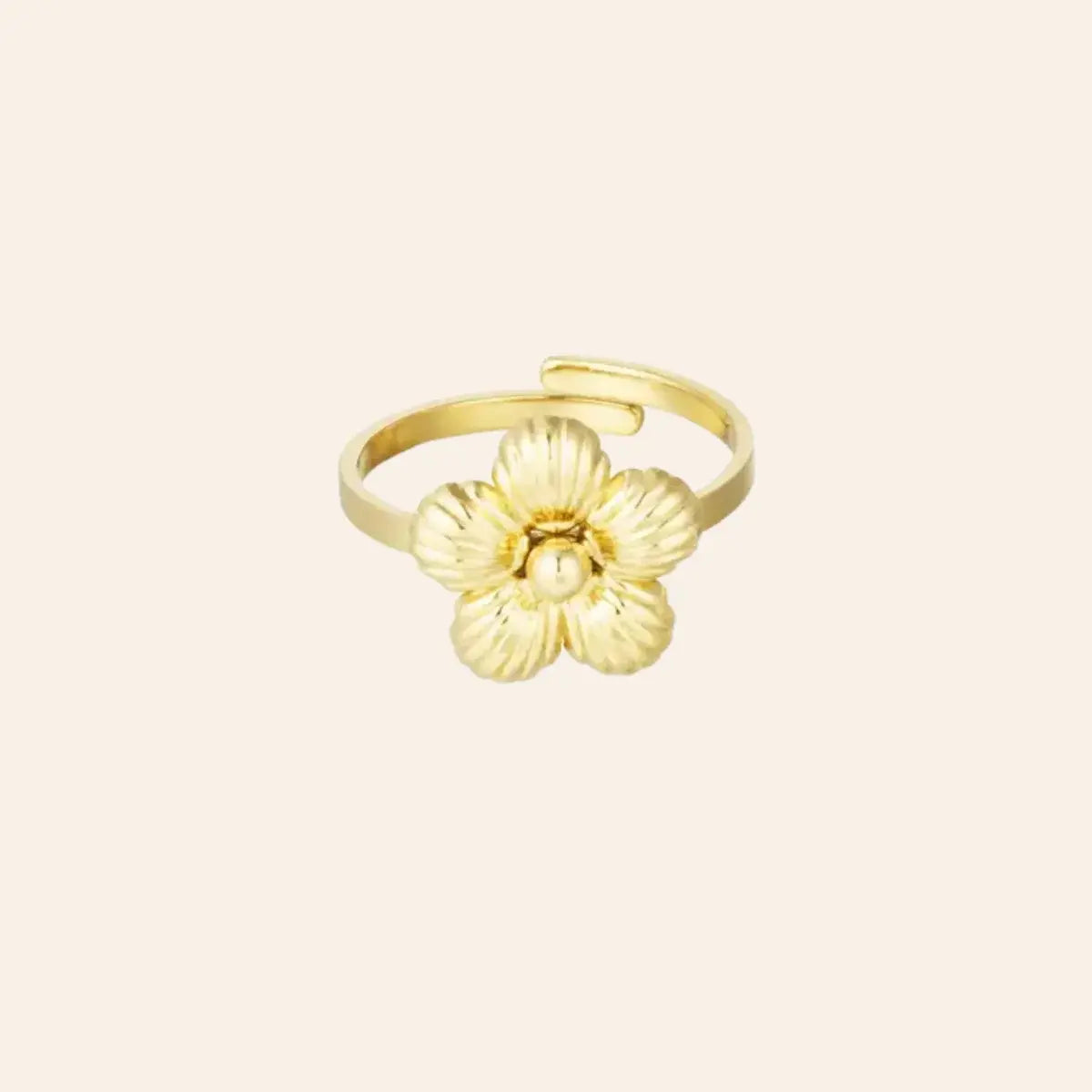 Bague Florence en acier inoxydable doré, délicate fleur en relief capturant l'essence florale et artistique de Florence, présentée seule sur fond neutre.