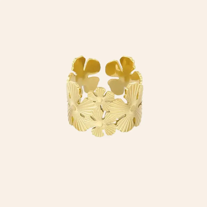 Bague Ottawa en acier inoxydable doré, motif floral délicat représentant la beauté des paysages canadiens, présentée seule sur fond neutre.